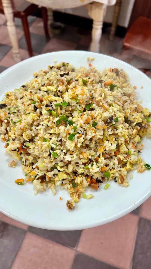 家常扬州炒饭:食材丰富,粒粒分明,经典美味